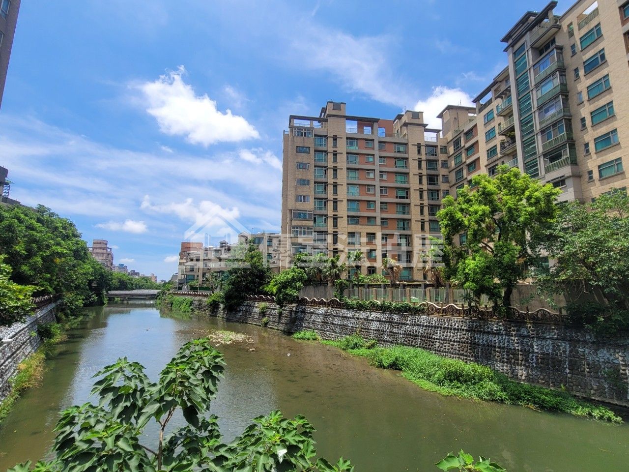 Uhomes